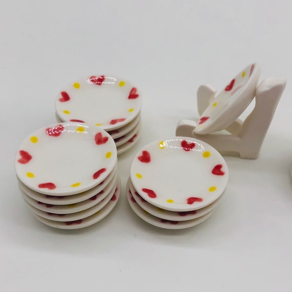 20x20 mm.Painted Red Heart Scalloped Plates Dollhouse Miniatures Ceramic Deco 