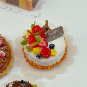 ミニチュアフルーツケーキ、ミニチュアスイーツ、ドールハウスケーキ、フェイクフード、人形、ミニチュア1:12スケール