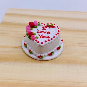 Pastel de San Valentín en miniatura: Pastelería de casa de muñecas de arcilla polimérica