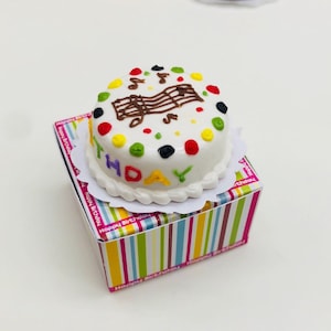 Miniatur Geburtstagstorte aus Ton 25 mm., Miniature sweet, Dollhouse Fake Kuchen, Puppen und Miniatur 1:12