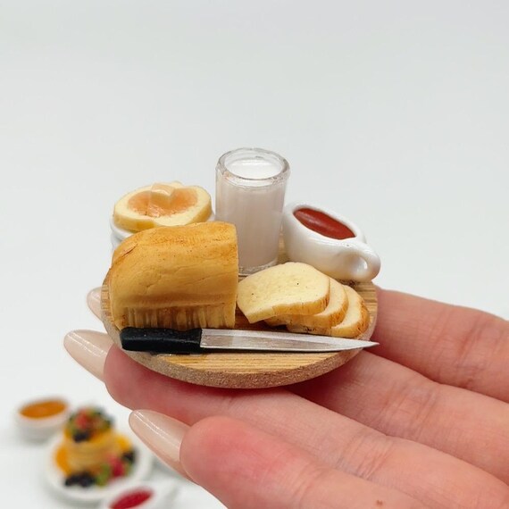 KARLOR Set De 19 Miniaturas De Pan, Bollería Y Bebidas – Accesorios Decorativos Para Tartas Y Escenas, Con Bandeja Y Cuchara