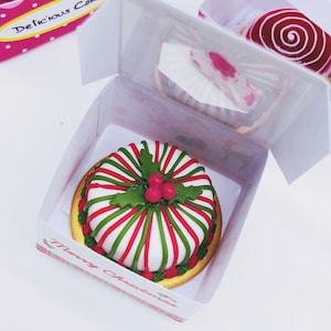ミニチュアクリスマスケーキ、ミニチュアフェイクケーキ、ミニチュアベーカリー、ミニチュアスイーツ、ドールハウスケーキ、人形とミニチュア、ミニチュアジュエリー 1:12