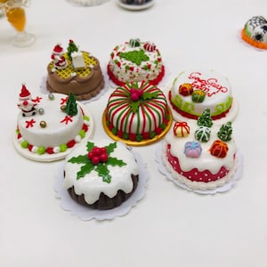 7 stuks miniatuur kersttaart, neptaart gemaakt van klei-polymeer decoreren voor poppenhuiscollectie