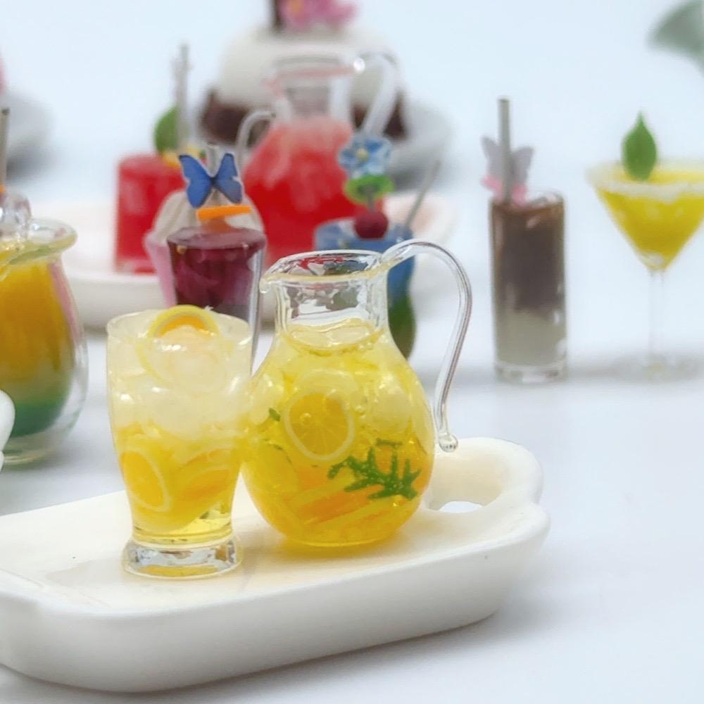 Odoria Mini Set De Leche Y Vasos Para Casa De Muñecas – Escala 1:12, 3 Piezas En Plástico – Accesorios De Cocina En Miniatura