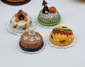 4 Miniature Halloween Cakes: Dollhouse Dessert Set
