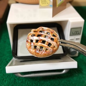 ミニチュアパイ、ミニチュアフルーツケーキ、ミニチュアベーカリー、ミニチュアスイーツ、ドールハウスケーキ、人形とミニチュア