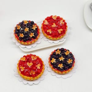 2 pieces Miniature pie strawberry and blueberry, Miniature Fruit tart, Miniature Fake food, Miniature Sweet, 1:12 scale