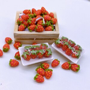 20 Stück Miniatur Erdbeeren mit Holzkiste für Puppenhaus, Miniatur Fake Obst
