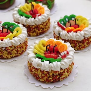 Miniature Fruit Cake size 25 mm. Miniature Fake Food, Miniature Sweet, Dollhouse cake