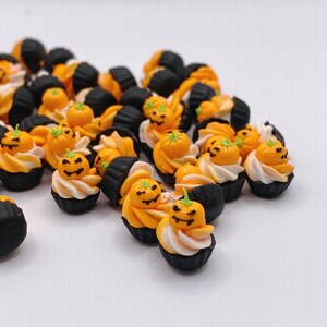10 sztuk Miniaturowe babeczki Halloween Design do kolekcji domków dla lalek, Miniaturowy słodki domek dla lalek, Fałszywe jedzenie skala 1:12