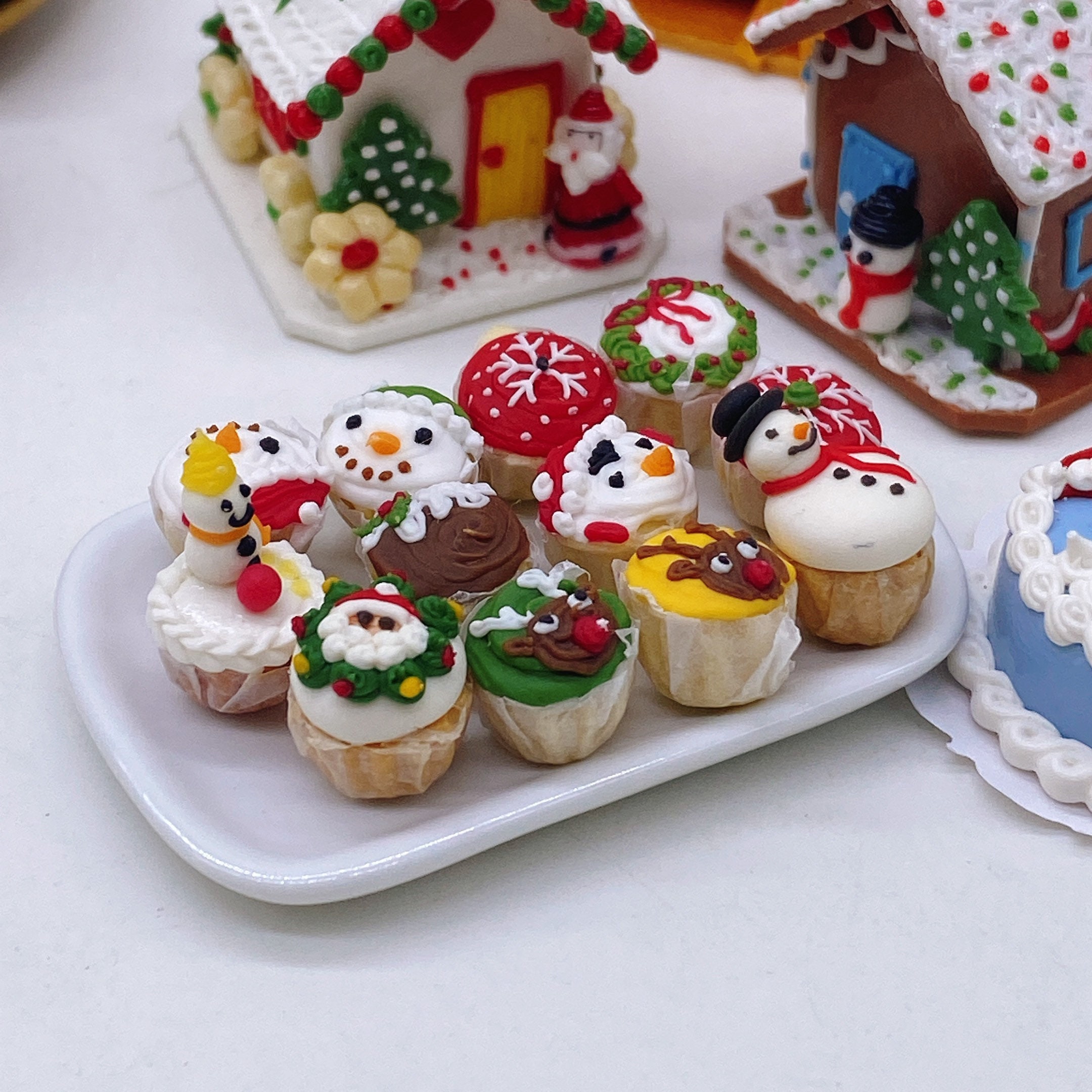 Set 24 caissettes à cupcakes et muffins et décorations village pain  d´épices de Noël - PME
