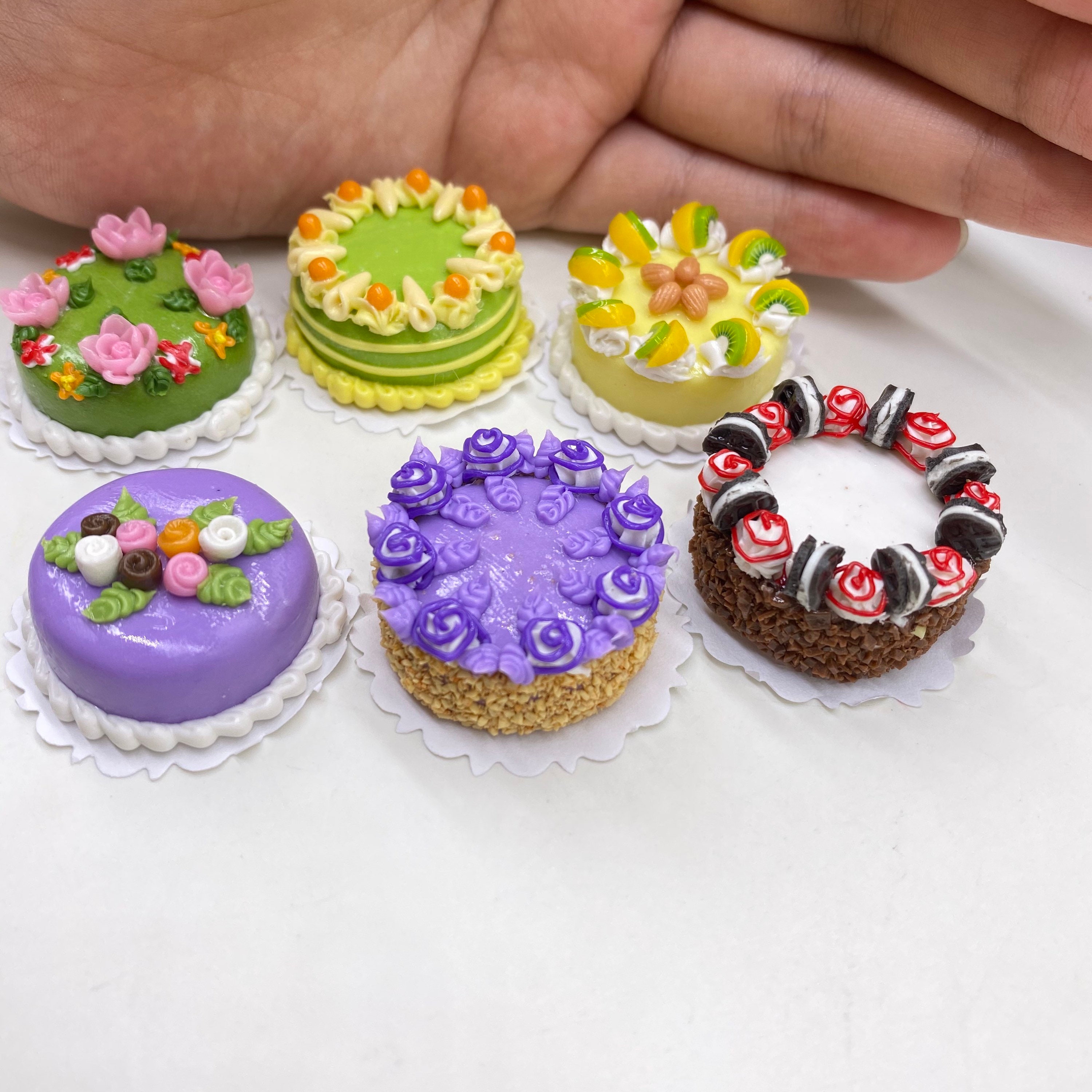 Bambole Casa Verde Torta Stand & Candelieri Miniatura Chrysnbon