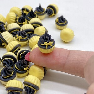 10 pieces Miniature Cupcake Halloween designs for Doll&#39;s house collection, Miniature Sweet dollhouse, Fake Food scale 1:12