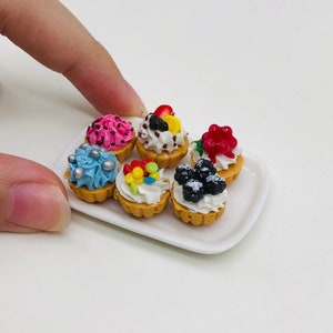 Miniature 6 pieces Cupcakes and Tray Ceramic for doll&#39;s house collection