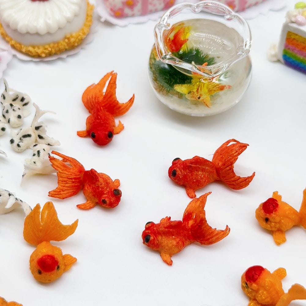 4 pieces Miniature goldfish Oranda made air dry clay look beautiful and realistic for garden houses 1:6 scale