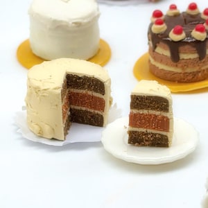 Miniature Cream Cake with sliced cake , Miniature fake cake, Decorate for dollhouse 1:12 scale