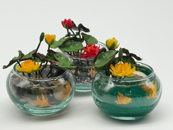 金魚と蓮の花の置物 ミニチュア金魚と蓮の鉢：ドールハウス用リアルな偽魚 - Etsy 日本