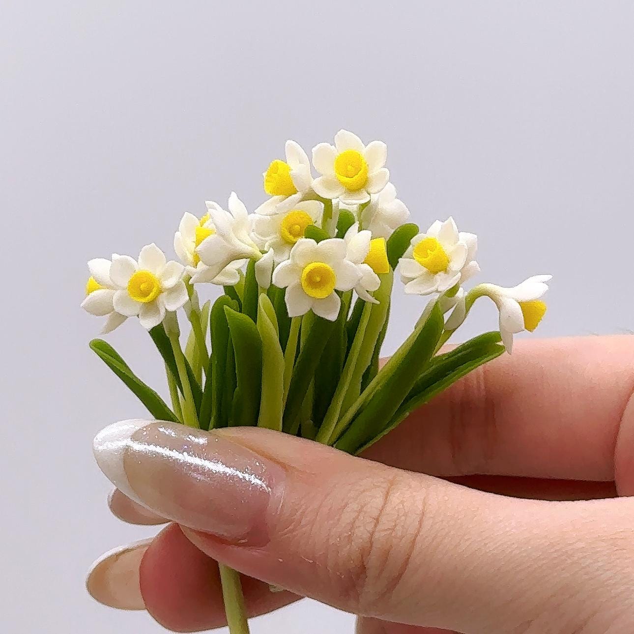 ミニチュア水仙の花5束、白と黄色の粘土ポリマー製、ミニチュア