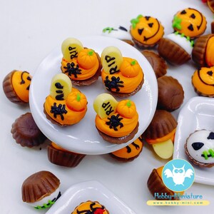 10 pieces Miniature Cupcake Halloween designs for Doll&#39;s house collection, Miniature Sweet dollhouse, Fake Food scale 1:12