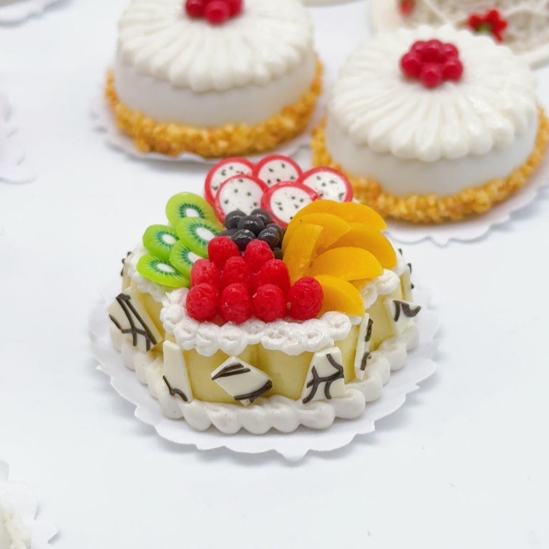 ケーキ☆ミニチュア ミニチュアフルーツケーキ：粘土ドールハウススイーツ（30mm） - Etsy 日本