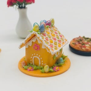 ミニチュアイースタージンジャーブレッドハウス3D、ミニチュアイースターケーキ、ミニチュアベーカリー、ミニチュアスイーツ、ドールハウスケーキ、人形とミニチュア