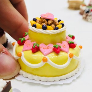 Miniaturowy 2-warstwowy tort owocowy, miniaturowy słodki tort do domku dla lalek