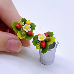 4 pieces Miniature Strawberry plant Flowers decorate for Dollhouse and Fairy Garden 1:12 Scale