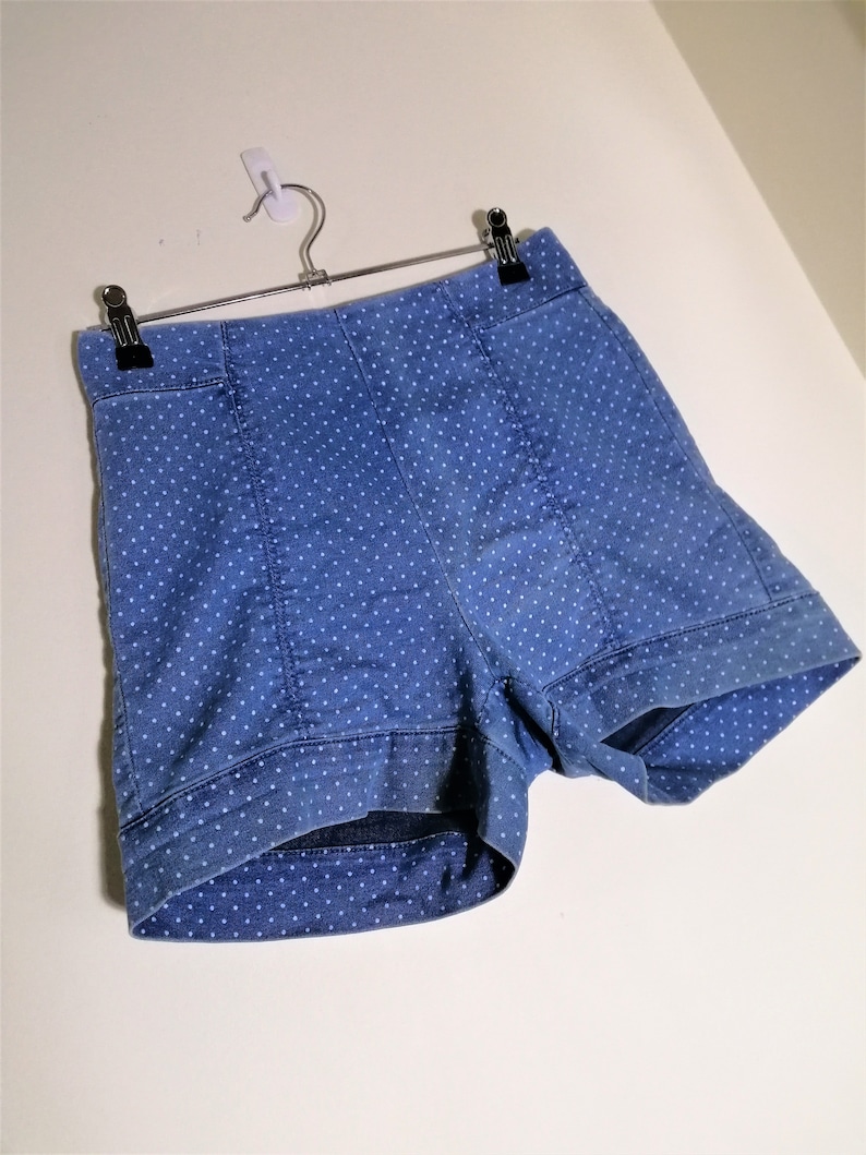 AU 8 Stretchy Jean Mini Shorts w White Polka Dots