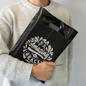1000 Stück benutzerdefinierte Einkaufstaschen mit Logo, Boutique-Taschen, benutzerdefinierte Plastiktüten mit Logo, benutzerdefinierte Merchandise-Taschen mit Logo, gestanzte Taschen.