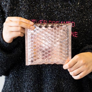 Sobres de burbujas dorados, bolsas de burbujas brillantes personalizadas, sobres de burbujas con logotipo, sobres autoadhesivos de polietileno, bolsas de envío impermeables.