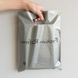 100 stücke Benutzerdefinierte Die Cut Griff Tasche, Hochwertige Kleintasche Mit Griff, Gedruckt Courier Bag Design Logo, Einkaufstasche Mit Logo, Tasche Für Geschenk