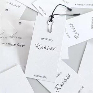 Etiquetas colgantes de lujo personalizadas para ropa, etiquetas para ropa, impresión de nombre, logotipo, etiqueta colgante de plástico con cuerda, etiquetas colgantes de papel para ropa, logotipo propio