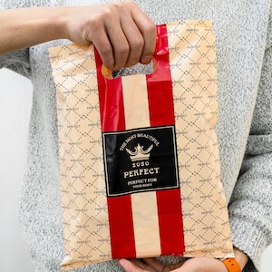 Gestanzte Tasche mit Griff, individuelle Warentasche mit Logo für Unternehmen, gedrucktes Courier Bag Design-Logo, Einkaufstasche mit Logo für Boutique