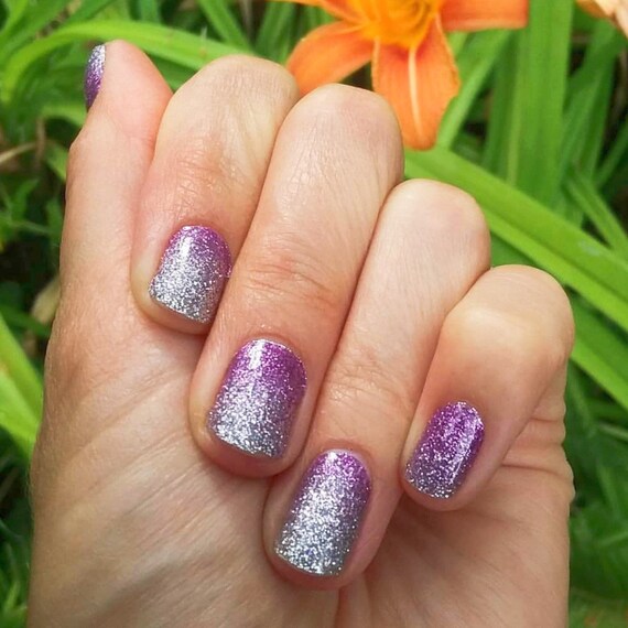 Lụa móng tay glitter ombre tím Etsy UK - Khám phá các mẫu lụa móng tay glitter ombre tím tuyệt đẹp trên Etsy UK để tỏa sáng trong bất kỳ dịp nào. Kết hợp sắc tím trầm và lấp lánh glitter tinh tế, chúng là sự lựa chọn hoàn hảo cho những ai yêu thích sự tinh tế và sang trọng.