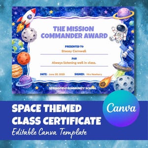 Può includere: Un certificato a tema spaziale intitolato THE MISSION COMMANDER AWARD con un bordo galassia ad acquerello che mostra pianeti, un razzo, un astronauta e un satellite. Include campi per nome, motivo, data, firma e nome della scuola.