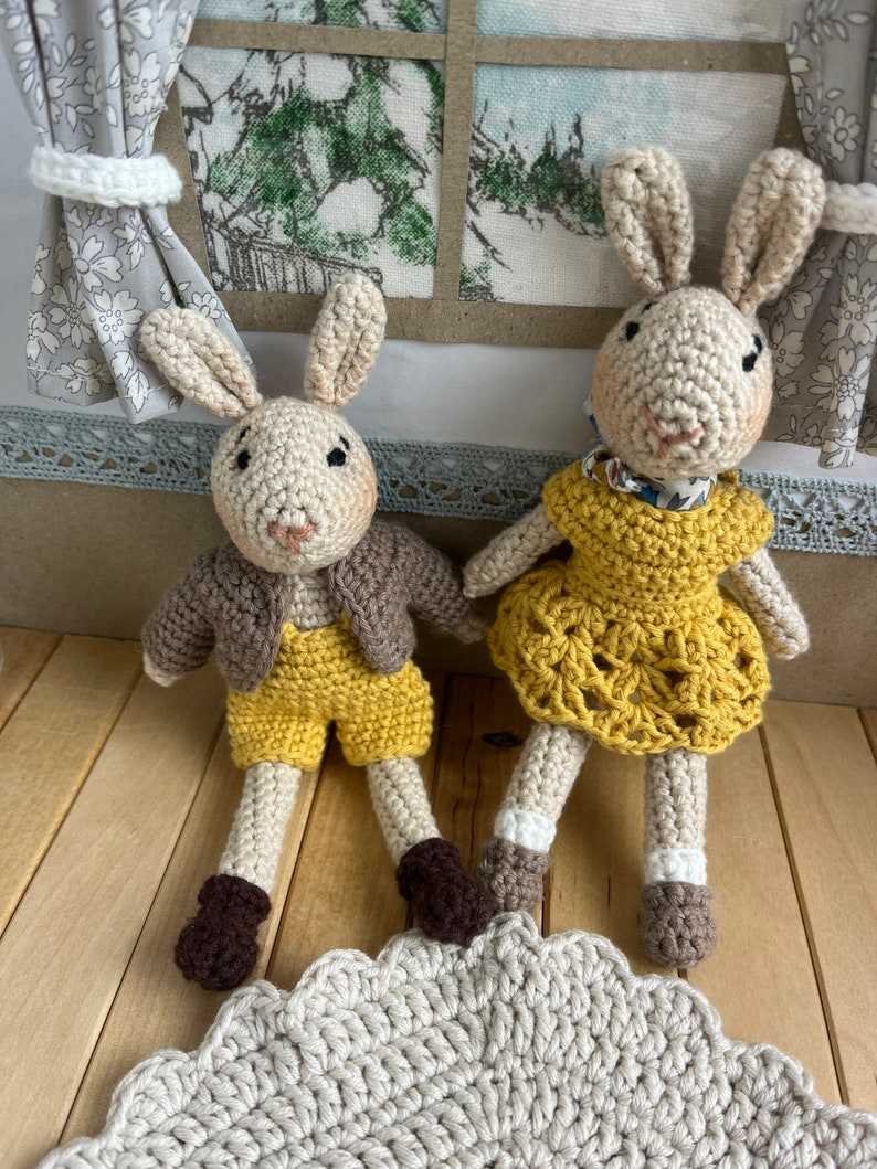 Famille doudou poupée lapin enfant jouet vêtement poupon fait main crochet. Famille Lapinou. image 7