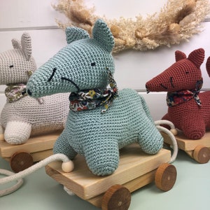 Jouet déveil à tirer loup crochet coton fait main peluche cadeau bébé enfant Liberty . Pierre. image 3