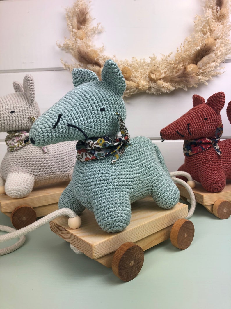 Jouet déveil à tirer loup crochet coton fait main peluche cadeau bébé enfant Liberty . Pierre. image 3