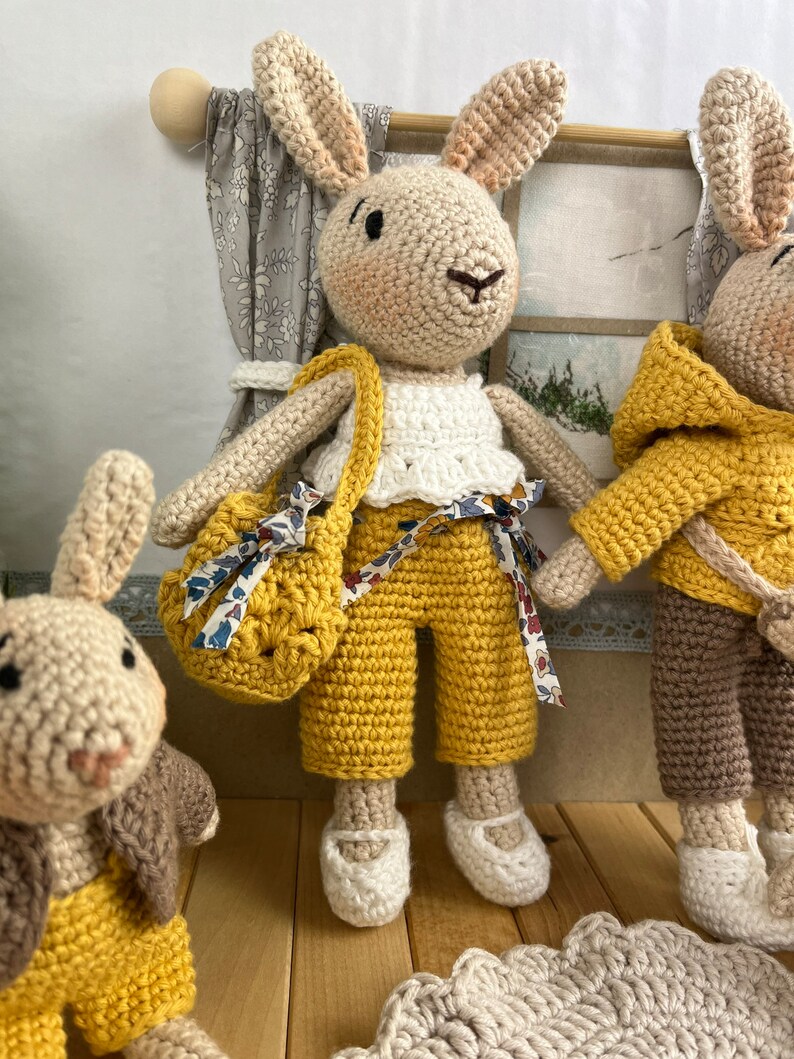 Famille doudou poupée lapin enfant jouet vêtement poupon fait main crochet. Famille Lapinou. image 6