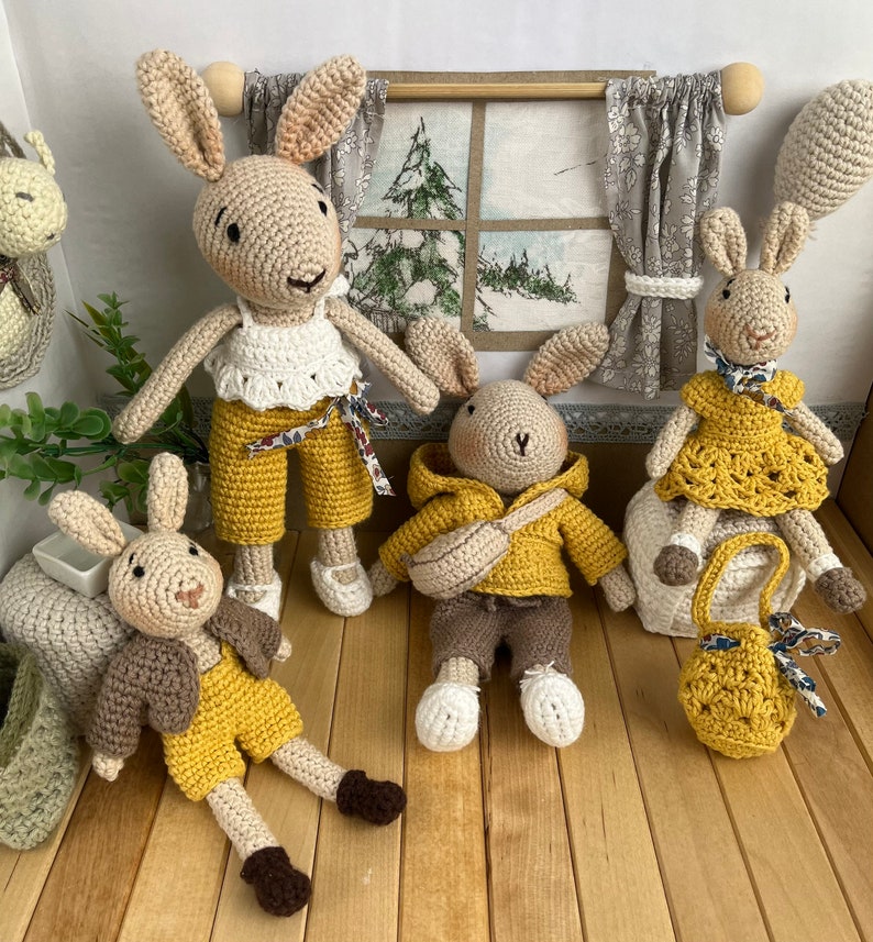 Famille doudou poupée lapin enfant jouet vêtement poupon fait main crochet. Famille Lapinou. image 2