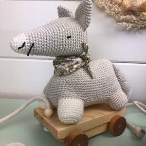 Jouet déveil à tirer loup crochet coton fait main peluche cadeau bébé enfant Liberty . Pierre. image 9