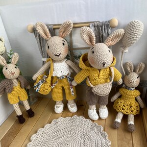 Famille doudou poupée lapin enfant jouet vêtement poupon fait main crochet. Famille Lapinou. image 3