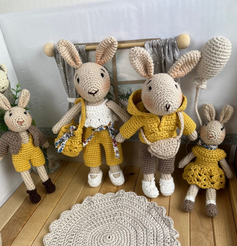 Famille doudou poupée lapin enfant jouet vêtement poupon fait main crochet. Famille Lapinou. image 3