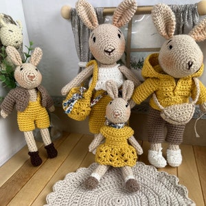 Famille doudou poupée lapin enfant jouet vêtement poupon fait main crochet. Famille Lapinou. image 4