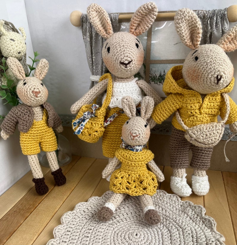 Famille doudou poupée lapin enfant jouet vêtement poupon fait main crochet. Famille Lapinou. image 4