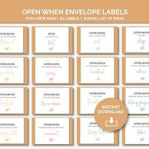 Op de afbeelding: Een set "Open Wanneer" enveloplabels voor een nieuwe moeder, met 60 labels en diverse prompts. Elk label is een rechthoekige kaart met tekst in een handschriftachtig lettertype, zoals "Open Wanneer je over je baby dagdroomt."