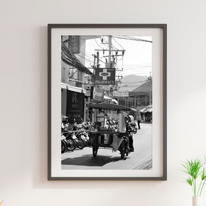 Photography from Thailand, Koh Samui, street vendors on scooters, Home deco, fine art, Photo or canvas.