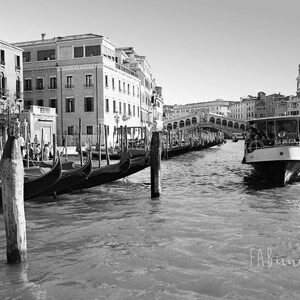 Photography of Italy, Venice, atmosphere in the canals of Venice, Rialto Bridge, home decor, fine art, Photo or canvas.