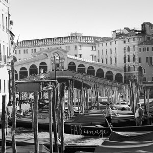 Photography of Italy, Venice, atmosphere in the canals of Venice, Rialto Bridge, home decor, fine art, photo or canvas.