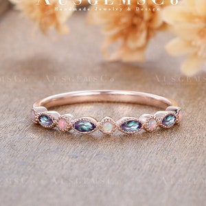 Anillo de boda de alejandrita para mujer, anillo de ópalo, oro rosa, milgrain, marquesa, engaste de bisel, estilo art déco, anillo apilable, regalo de novia.